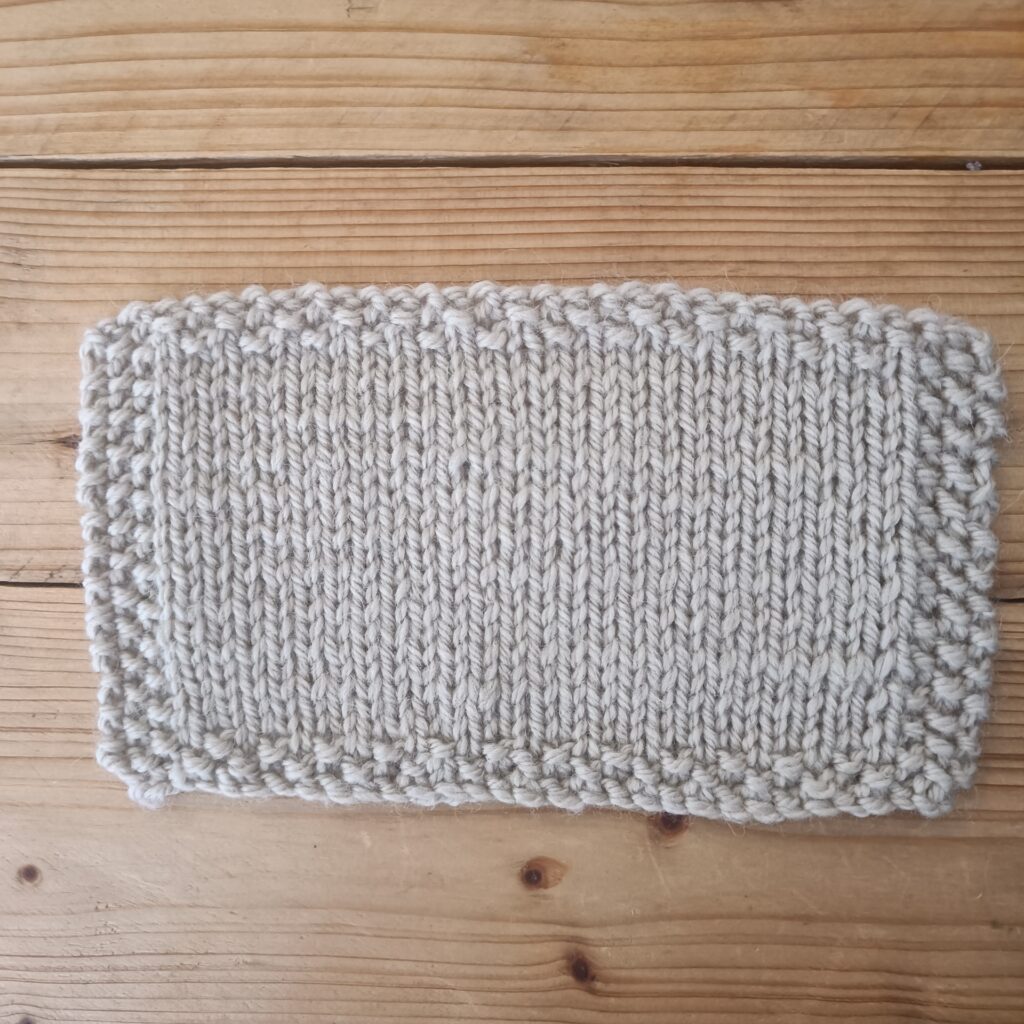 En blank strikkeprøve.